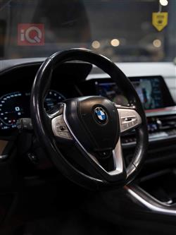 بی ئێم دەبڵیو X7